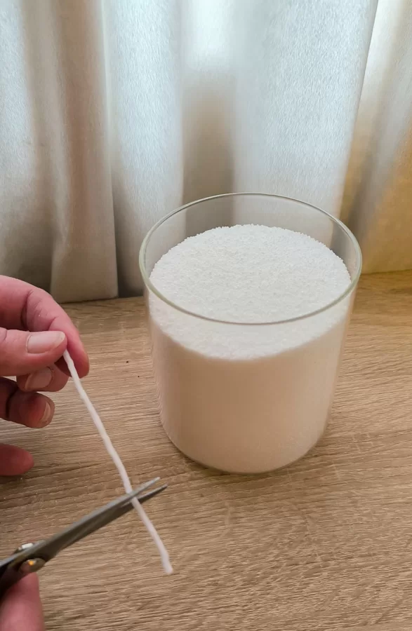 Paņem pasūtījumā iekļauto degli, nogriez vajadzīgo garumu